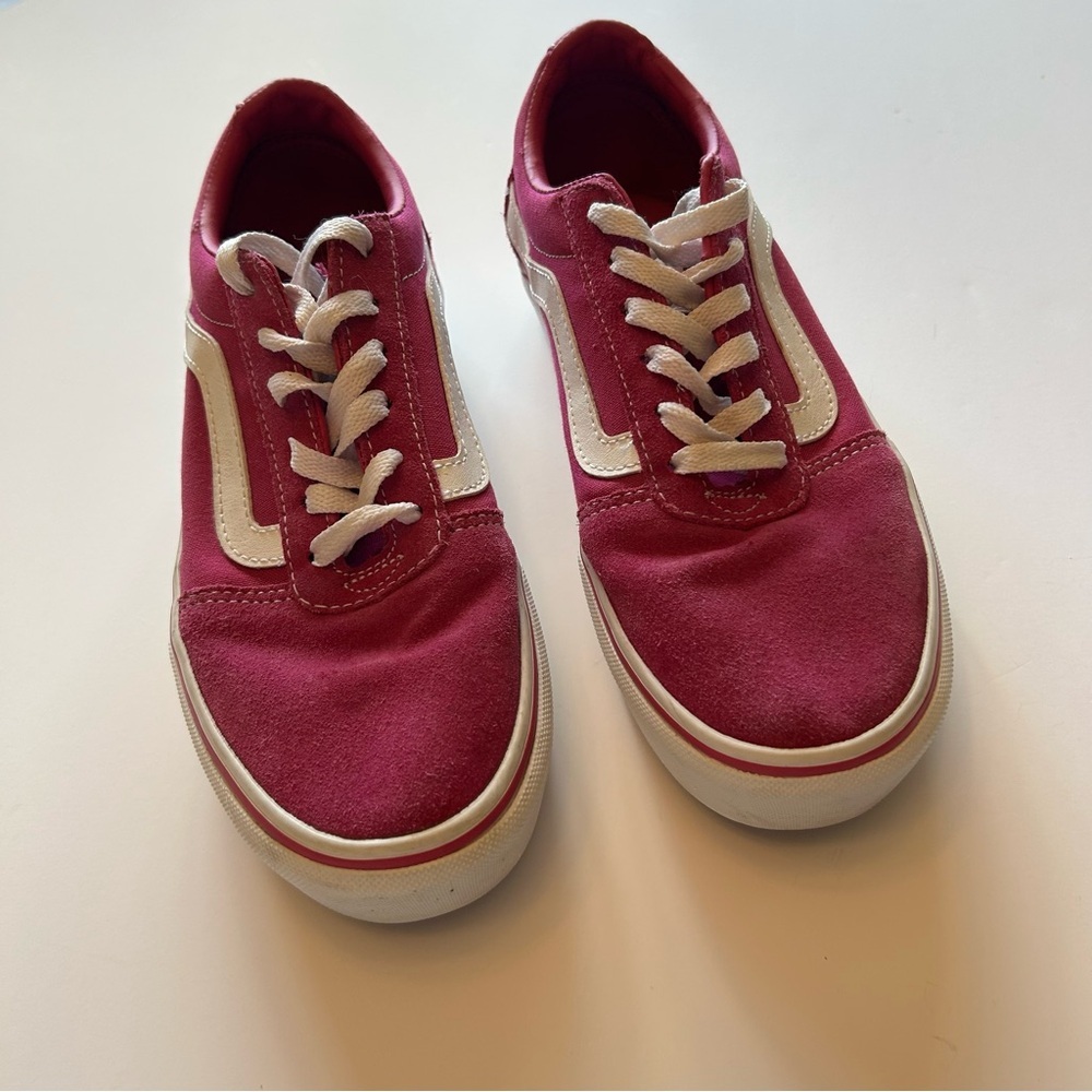 Vans Old Skool Women's Suede Lace up Sneakers in Fuchsia and White Size 7